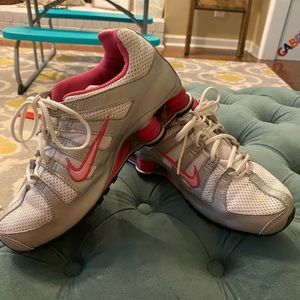Girl youth size 6 Nike shox shoes.